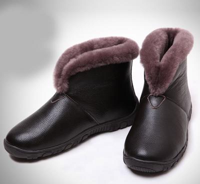 武漢大鵬秋冬新款牛面皮男式室內(nèi)保暖靴 中筒鏤空馬丁靴 價(jià)格、廠家與產(chǎn)品解析